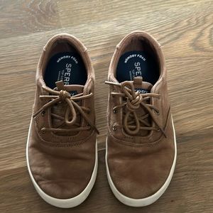 Brown Sperry lace up leather shoes